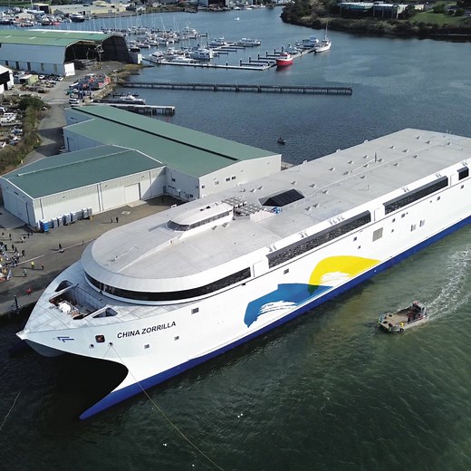 In May 2025, crowds lined the Hobart waterfront, craning for a glimpse, as a shiny new passenger ferry slipped gracefully into the water. But this was no ordinary vessel. This was Hull 096 – the latest commission of Hobart-based Incat, long-time builders of lightweight, high-speed aluminium catamarans. It’s also the world’s largest battery-electric ship. At 130 m long, Hull 096 is, as Incat CEO Stephen Casey declared, “the largest electric vehicle of any kind ever built, and one of the most sign