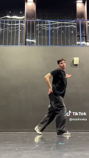 Voguing Dance Performance: Express Yourself with Style