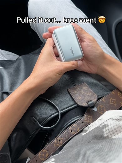 I’m not flexing, I just don’t need cables anymore thanks to this power bank with a built-in retractable cable.#anker #ankershop #poweredbyanker #fastcharging #ankerpowerbank #TravelEssentials #MustHaveTech