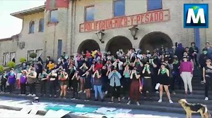 #Avance #Orizaba.- "El violador eres tú", el himno feminista llegó a Orizaba, mujeres de la zona bailaron el performance en la entrada del Polofirum Mier y Pesado. Reporta Adriana Estrada | El Mundo de Orizaba