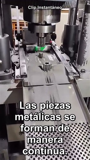 Proceso automático de fabricación de engranes #worker #process #manufacturing #engineering