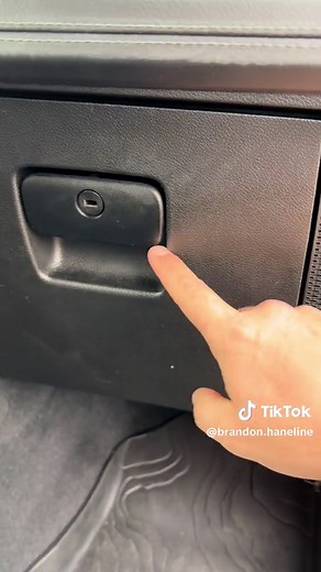 How to Replace Cabin Air Filter in Jeep Wrangler