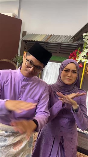 Di Studio Raya, kami ada 3 tema setup studio siap sedia untuk anda: 1️⃣ Rindu Atok – Sentuhan Melayu tradisional klasik, penuh nostalgia 🌿 2️⃣ Casablanca – Suasana Moroccan elegan, eksotik, dan romantik ✨ 3️⃣ Oriental Riverside – Nuansa oriental dengan vibe tenang & menenangkan 🌊 Pilih tema kegemaran anda dan hasilkan gambar/video yang cantik tanpa perlu risau tentang setup. . #studiorayamuar #studiorayamurah #studioraya2026 #buffetramadhanmuar #bajuraya2026