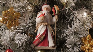 This old-world Santa Claus ornament by Hallmark Keepsake artist, Joanne Eschrich, radiates the spirit of the season and bears a reminder of the happy & lasting memories the holiday season brings. See why cardinals make a special appearance in this 15th in series and -- join us on 9/28 at our exclusive dinner with Joanne, to celebrate her artistry first hand: goo.gl/KCG6tL | The Paper Store