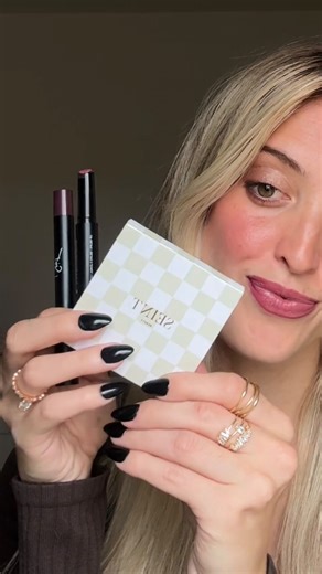 A lip eye look that captures the essence of the season. 🍂☕️🍁💌 Which part of it would you wear? Comment ‘FALL’ and we’ll send you the products used the links to try it yourself! | Seint Beauty