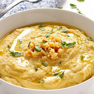 61K views | Get the full printable recipe here: https://thebusybaker.ca/roasted-garlic-hummus/ Try out this Roasted Garlic Hummus with some raw veggies and whole grain pita! It will become your go-to lunch every single day!! | The Busy Baker | Facebook