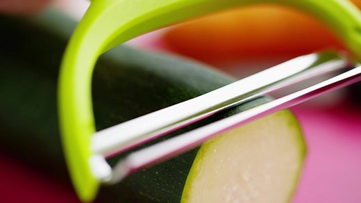 Le Click Series, l'un des best de la cuisine ! 1 manche et 3 têtes clipsables pour éplucher tous les fruits et légumes. Profitez-en vite ! | Tupperware France Officiel