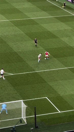 Vik’s spectacular header from Trossard’s cross and his celebration by fans in New Yorkafc nyc