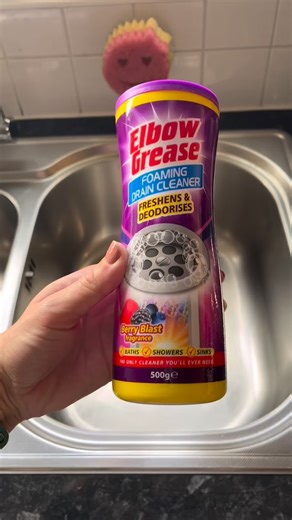 I wanted to try a new drain cleaner and found the Elbow Grease one. This one is Berry Burst scent and wow the berry scent that flows around the room after 😍😌 I found the foaming satisfying too and there was slight fizzing sounds too 😍 I will definitely use this one again 👌 @elbowgreaseuk #cleaning #cleanwithme #cleaningmotivation #cleanhome #satisfying | Cleanwithbexx
