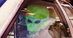 Se amputa los dedos de la mano para parecer alien. (FOTOS)