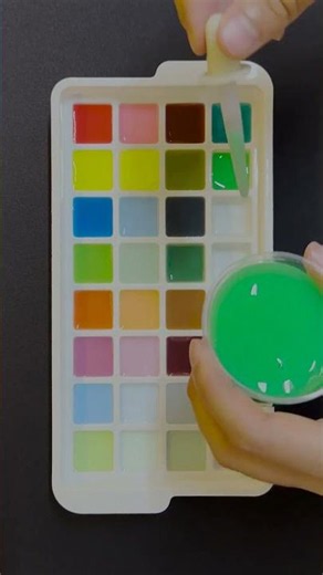 Red + Green = 🧐🎨 Color Theory Magic! #colormixing #satisfyingart #colormixingmagic