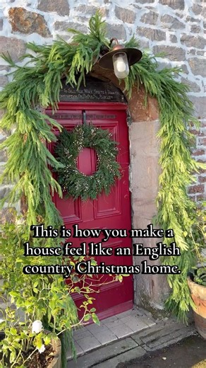 This is how you make a house feel like an English country Christmas home. #christmashomecoming