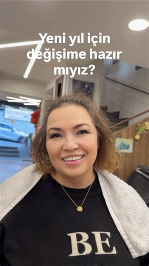 Ece Kumkale on Instagram: "Yeni yıl için değişime hazır mıyız? Haftaya oğlumu üniversitesine yerleştirmek için onunla İtalya’ya gideceğim onun için de hazırlanmak istedim. Heyecan dorukta. Çok iyi geldi herkes bayıldı bakalım siz beğenecek misiniz? Koyu renkten beni kurtaran sevgili Şenol Bey’e çok teşekkürler. Kesim de çok gençleştirdi bence. Sizce? @senoldanismant Akatlar Danışman Kuaför 🙏🏻 Siz yeni yıl için hazırlık yapıyor musunuz? Reklam yazalım"