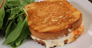 Kimchi grilled cheese (김치 그릴치즈)