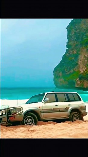 LC80 Crawling Hard on the Beach!