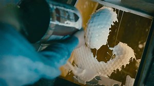 Invisible home attack - The Invisible Man (Elisabeth Moss)