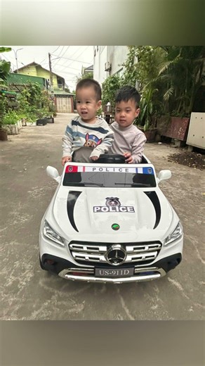 Ô tô điện cảnh sát cho bé tải trọng 60kg hai bé ngồi chơi được #otodientreem #bbtglobal