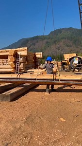 Setting up this Handcrafted Western Red Cedar Log Home — built at our log yard in British Columbia, carefully crafted piece by piece, then loaded onto transport trailers and delivered to the homeowners’ building sites throughout the U.S , Canada and around the world. From our yard to their land, this is where the dream starts to take shape. (This video is from multiple home showing the process) #LogHome #WesternRedCedar #HandcraftedHomes #CustomLogHome #LogCabinLiving #HomeBuild #DreamHome #Luxu