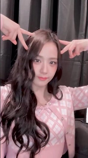 #JISOO doing trends 🤌😩 #blackpink#kpop#viral#goviral#trend#trending#yt#fyp#shorts#youtube
