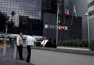 Mexico's Antitrust Regulator Accuses Banks of Colluding on Credit Card Fees