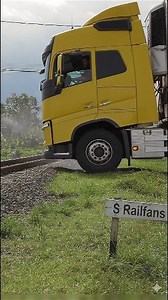 186K views · 1.2K reactions | #truck #train #railwaystrain #jalurketeretaapisingletrack | S Railfans | Facebook