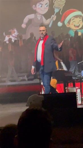 Kostas Kakogiannis on Instagram: "Απο την ψεσινή soldout παρασταση μας στο Δημοτικο Θεατρο Λευκωσιας απο το κινητό του Πετρου Πετρίδη"