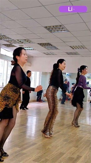 dancing smiles #dance #trending #fyp