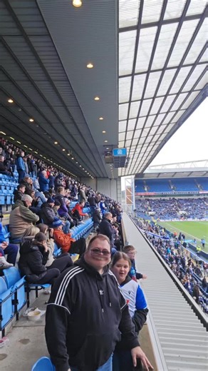 Engaging Viral Video Highlights with Friends