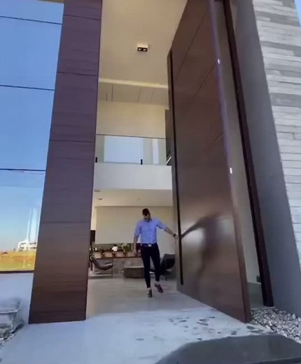 Grand Entrance Door Design: Experience the Thrill of Opening Huge Doors
