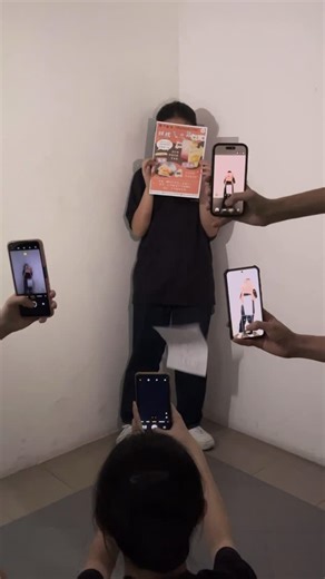 隆中映像 CHKL PRODUCTIONS on Instagram: "逛园游会逛累了？ 来「甜糯气泡站」喝杯气泡水、吃口麻糍吧！ 🍹 气泡水口味 Ribena 利宾纳 / 蜂蜜柠檬 / 百香果 🍡 麻糍口味 花生 / 黑芝麻 🎁 限时劲爆优惠‼️ 购买1杯气泡水+2盒麻糍套餐，即可获得一次抽奖机会，将有神秘大奖等着你哦😆 🔥 特别提醒：抽奖名额仅限前 60 位顾客，先到先得，送完即止！ 🔥 📅 日期：2026年2月7日（星期六） ⏰ 时间：上午9时至下午1时30分 📍 地点：中华楼停车场 🏷 摊号：33 2026年新春园游会，欢迎你来甜糯气泡站，我们等你哦‼️🎉"