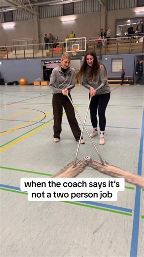 The Coach's Insight on Team Play in Handball