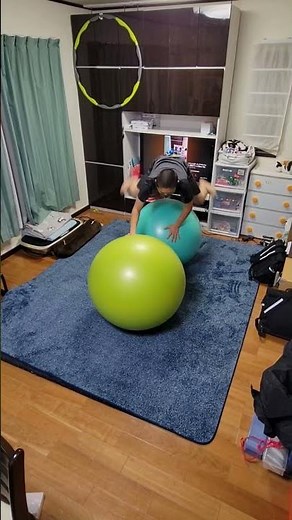 バランスボール×アクロバット(ライオン🎵リズムを合わせて)次男・一輝 #JRA騎手 #兄弟 #凱旋門賞 #体幹力 #シェリル #May'n #マクロスF #マクロスフロンティア #Shorts