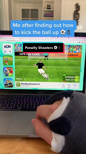 Yes you can aim upwards 😅 #pokigames #penaltyshooter #mancity #haaland #football #soccer #penalty #penaltygame