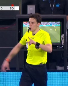 10K reactions · 47 shares | Ni mwamuzi gani wa Tanzania unatamani kumuona akitoa ufafanuzi kutokana na maamuzi yake uwanjani!?藍 Huyu Filip Dujic namkubali mno Video Credit: @mls @kanzu_estate | Nazareth Upete | Facebook