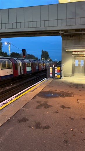 Central line 1992 Stock train departing from Debden Station #fortheloveoftrains