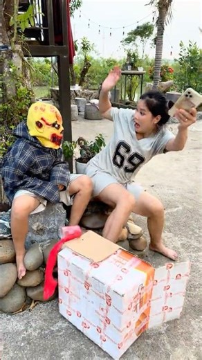 Ultimate Zombie Troll! Funny Scary Moments That Will Make You Laugh Hard