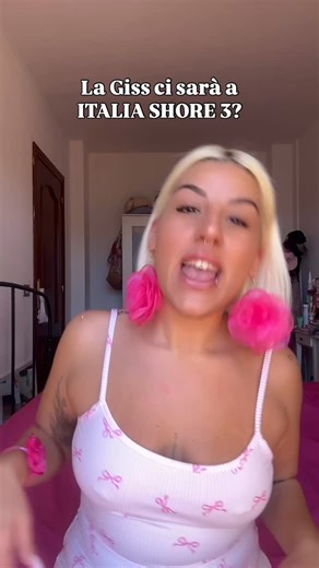 LA GISS | ITALIA SHORE on Instagram: "A volte le strade cambiano direzione, anche quando sono state belle e significative. Per questo voglio chiarire con sincerità che non ci sarò nella terza stagione. È una mia scelta ponderata e consapevole nata ascoltandomi e rispettando tutto quello che ho vissuto fino ad oggi! Ogni esperienza ha il suo tempo, e riconoscere quando è il momento di voltare pagina è anche una forma di amore verso se stessi. Quello che è stato resta, con tutto il bello e il vero