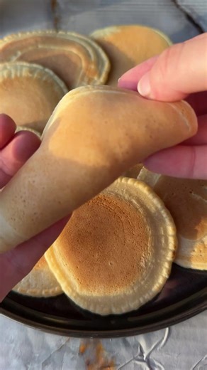 Best way for katayef🥹✨⬇️recipe 2,5 cups flour 1/2 cup semolina 1 tbsp baking powder 2 3/4 cups of water 3tbsp sugar Pinch of salt ( rest for 30 min aside ) Kashta: 1 liter of water 1 cup of powdered milk 1 cup of semolina 1 tbsp of rose water extract Sugar Syrup : 1 cup of water 1 cup of sugar 1tbsp of rose water extract #fyp #explore #foodies #yummy #katayef