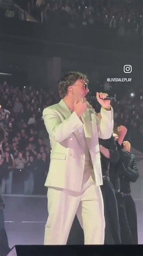 Quevedo cantando HALO #reggaeton #quevedo #concert #españa #español #halo #musica #music #badbunny