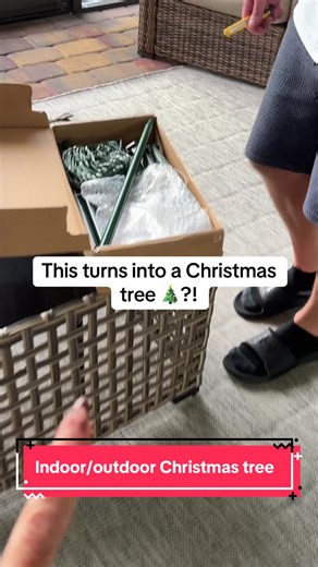 This smart Christmas tree is holiday magic made easy 🎄✨ Simple setup, perfect for indoors or outdoors, and comes with extra stakes to keep it secure! #ChristmasDecor #tiktokshopfalldealsforyou #christmastree #christmas #christmaslights