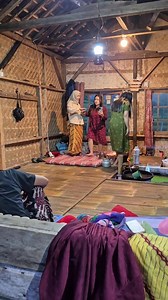 How beautiful Nene's kitchen is above the fish pond. | Kurniawan Vlog