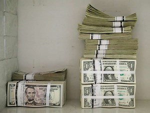 Legal Secretary Who Amassed $9 Million Fortune Has Something in Common With Buffett, Bezos