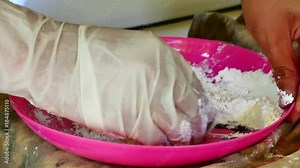How to make colored powder, holi Festival. The hands are salting food coloring mixed with corn starch to make a flour colorAnd dried until the dry powder for colour will be the Festival holi.