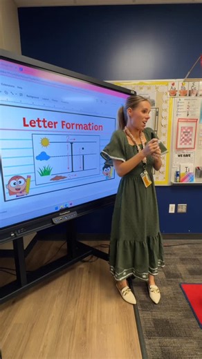 Lisa Elaine Peters - Mrs. Peters’ Class on Instagram: "Practicing our mirrors! They caught on fast! Lowercase l and i can confuse at first! The little shoulder shrug reminds them of the little dot at the top! These slides and other resources are in my TPT  comment TPT for link!  comment DRESS for dress link  #teaching #kindergarten #lettersounds #wholebrainteaching #scienceofreading #homeschool #phonics #reading #teachingkids #letters #alphabet #abc #homeschoolmom #tutoring"