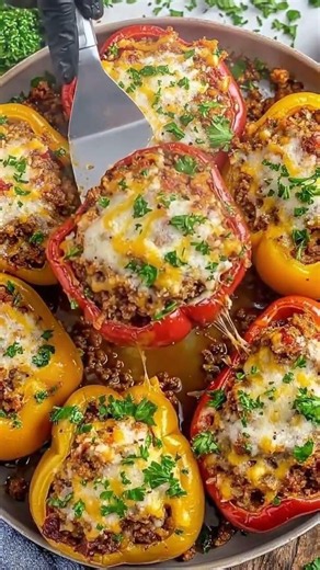 Stuffed Bell Peppers 🌶️🧀🔥 | Easy Cheesy Beef & Rice Recipe | Healthy Comfort Food