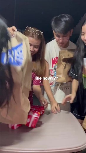 wow ah, paano saan ko itatapal? hahaha. 😆😭 | gift box