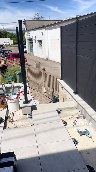 Installation de la clôture brise-vue Neva Castorama