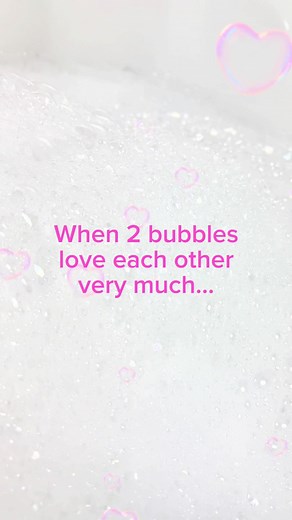 The classic bubbles & bees talk. Welcome Baby Bubble! 👶🍼 #mrbubble #babybubble #whentwobubblesloveeachother