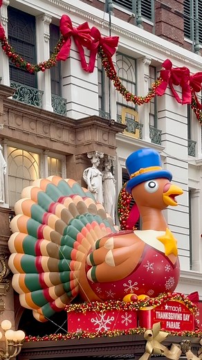 34th Street is looking all festive for the Macy’s Thanksgiving Day Parade tomorrow 🧡🦃🎄 Safe travels to anyone hitting the road, rails or skies today ❤️ | NYC Instantly