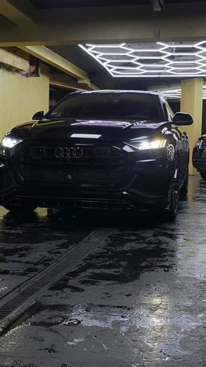 🚗 Днес изпратихме поредното Audi Q8 към своите нови собственици! ❤️ Това са наши редовни клиенти, които вече за 5ти път ни се доверяват при избора на автомобил! 🙌 Това означава много за нас — доверие, лоялност и истинско партньорство! Благодарим ви от сърце, че отново избрахте нас! ❤️ Обичаме ви и ви желаем безаварийни километри с новото Audi Q8! | Ден и Нощ Auto Group